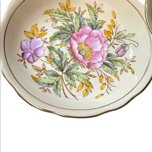 VINTAGE RARE FOLEY PINK PEACH WITH FLORAL ACCENT TEA CUP & SAUCER SET - Picture 3 of 7